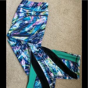 Oil spill art Capri  leggings